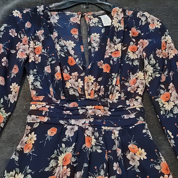 Dress - Picture 5 of 6